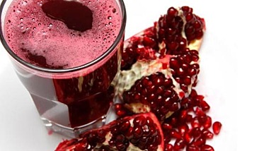 عصير الرمان على عصير الأفوكادو